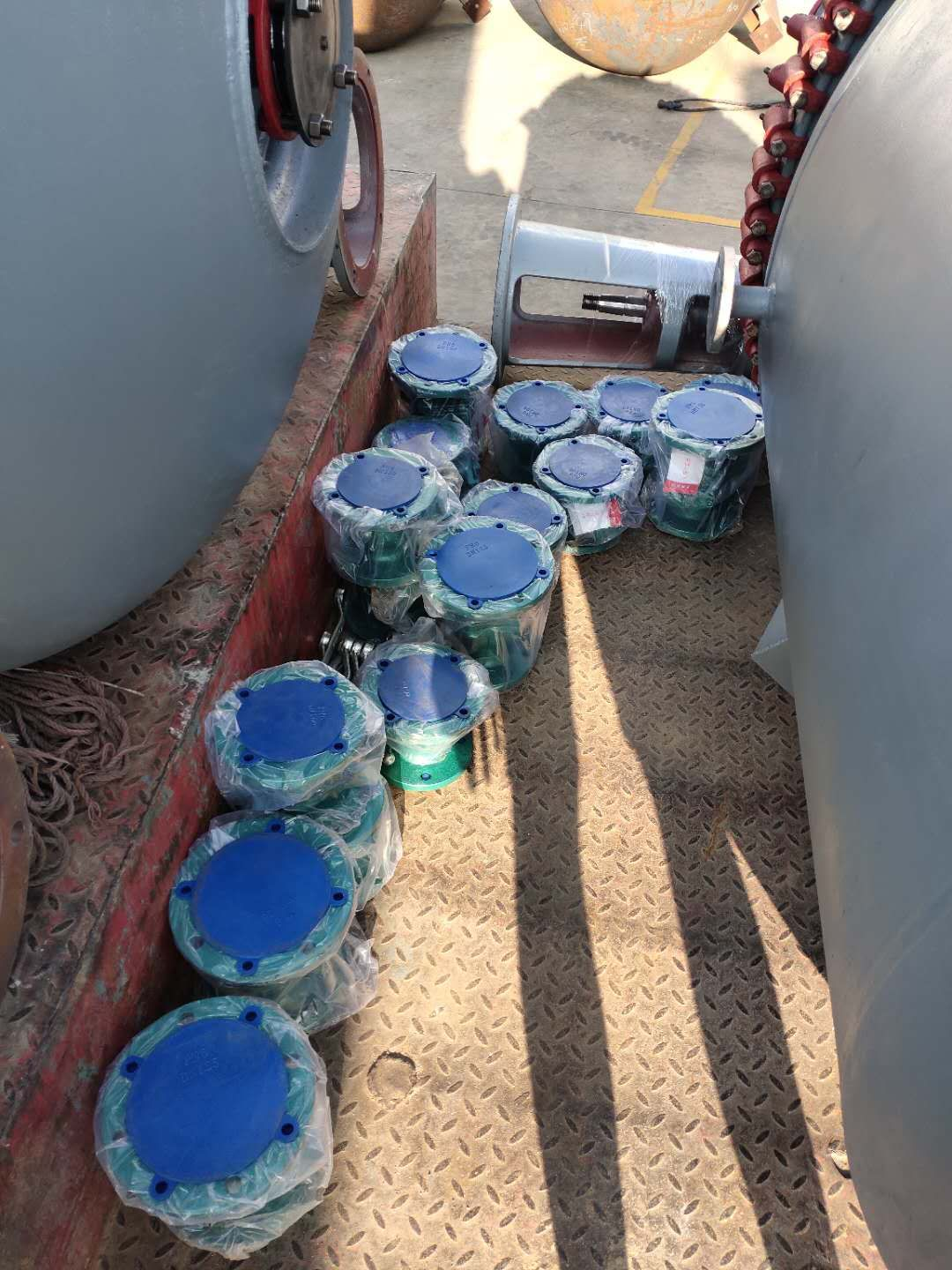 搪瓷反應罐里設備的運輸(圖1) 搪瓷反應罐